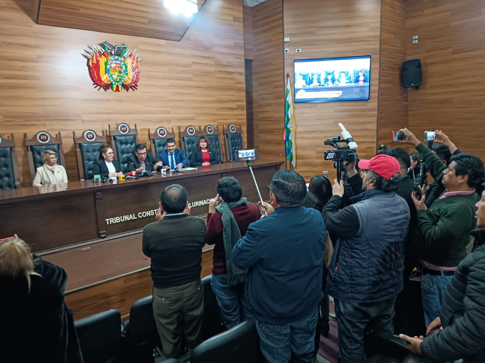 Lee más sobre el artículo Seleccionar TRIBUNAL CONSTITUCIONAL PLURINACIONAL GARANTIZA LA REALIZACIÓN DE LAS ELECCIONES NACIONALES 2025 EN BOLIVIA	 TRIBUNAL CONSTITUCIONAL PLURINACIONAL GARANTIZA LA REALIZACIÓN DE LAS ELECCIONES NACIONALES 2025 EN BOLIVIA