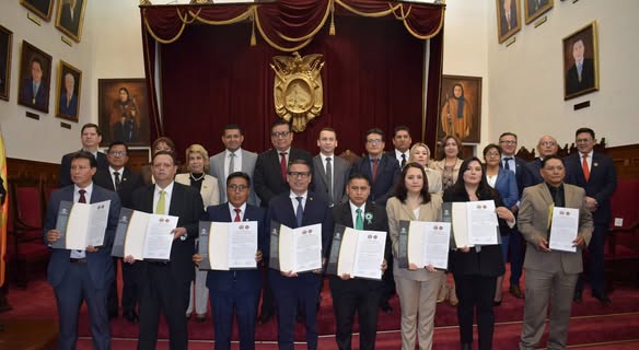 Lee más sobre el artículo 𝐀𝐔𝐓𝐎𝐑𝐈𝐃𝐀𝐃𝐄𝐒 𝐃𝐄𝐋 𝐓𝐂𝐏 𝐘 𝐓𝐒𝐉 𝐏𝐎𝐒𝐄𝐒𝐈𝐎𝐍𝐀𝐑𝐎𝐍 𝐀 𝐍𝐔𝐄𝐕𝐎𝐒 𝐉𝐔𝐄𝐂𝐄𝐒 𝐂𝐎𝐍𝐒𝐓𝐈𝐓𝐔𝐂𝐈𝐎𝐍𝐀𝐋𝐄𝐒