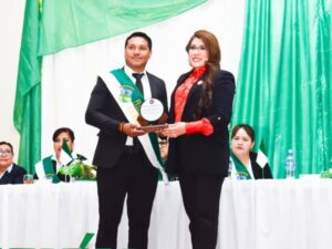 Lee más sobre el artículo 𝐋𝐚 𝐌𝐚𝐠𝐢𝐬𝐭𝐫𝐚𝐝𝐚 𝐉𝐮𝐥𝐢𝐚 𝐄𝐥𝐢𝐳𝐚𝐛𝐞𝐭𝐡 𝐂𝐨𝐫𝐧𝐞𝐣𝐨 𝐆𝐚𝐥𝐥𝐚𝐫𝐝𝐨 𝐩𝐚𝐫𝐭𝐢𝐜𝐢𝐩𝐚 𝐝𝐞 𝐥𝐚 𝐬𝐞𝐬𝐢𝐨́𝐧 𝐝𝐞 H𝐨𝐧𝐨𝐫 𝐝𝐞𝐥 𝐂𝐨𝐧𝐜𝐞𝐣𝐨 𝐌𝐮𝐧𝐢𝐜𝐢𝐩𝐚𝐥 𝐞𝐧 𝐜𝐨𝐧𝐦𝐞𝐦𝐨𝐫𝐚𝐜𝐢𝐨́𝐧 𝐚 𝐂𝐚𝐫𝐚𝐩𝐚𝐫𝐢́