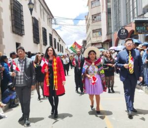 Lee más sobre el artículo 𝑴𝑨𝑮𝑰𝑺𝑻𝑹𝑨𝑫𝑶𝑺 𝑫𝑬𝑳 𝑻𝑪𝑷 𝑹𝑰𝑵𝑫𝑰𝑬𝑹𝑶𝑵 𝑯𝑶𝑴𝑬𝑵𝑨𝑱𝑬 𝑨 𝑳𝑶𝑺 215 𝑨𝑵̃𝑶𝑺 𝑫𝑬 𝑳𝑨 𝑮𝑬𝑺𝑻𝑨 𝑳𝑰𝑩𝑬𝑹𝑻𝑨𝑹𝑰𝑨 𝑫𝑬 𝑷𝑶𝑻𝑶𝑺𝑰́