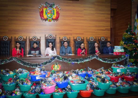 En este momento estás viendo 𝐒𝐎𝐋𝐈𝐃𝐀𝐑𝐈𝐃𝐀𝐃 𝐐𝐔𝐄 𝐔𝐍𝐄 𝐄𝐋 𝐓𝐑𝐈𝐁𝐔𝐍𝐀𝐋 𝐂𝐎𝐍𝐒𝐓𝐈𝐓𝐔𝐂𝐈𝐎𝐍𝐀𝐋 𝐏𝐋𝐔𝐑𝐈𝐍𝐀𝐂𝐈𝐎𝐍𝐀𝐋 (𝐓𝐂𝐏) 𝐑𝐄𝐀𝐋𝐈𝐙Ó 𝐄𝐍𝐓𝐑𝐄𝐆𝐀 𝐃𝐄 𝐂𝐀𝐍𝐀𝐒𝐓𝐎𝐍𝐄𝐒 𝐘 𝐀𝐘𝐔𝐃𝐀 𝐁𝐄𝐍É𝐅𝐈𝐂𝐀