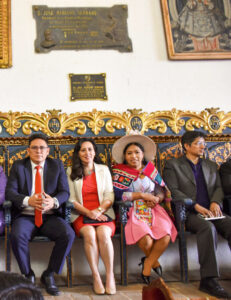 Lee más sobre el artículo 𝑴𝒂𝒈𝒊𝒔𝒕𝒓𝒂𝒅𝒐𝒔 𝒑𝒂𝒓𝒕𝒊𝒄𝒊𝒑𝒂𝒓𝒐𝒏 𝒅𝒆𝒍 𝑨𝒄𝒕𝒐 𝒅𝒆 𝑬𝒏𝒕𝒓𝒆𝒈𝒂 𝒅𝒆 𝑪𝒓𝒆𝒅𝒆𝒏𝒄𝒊𝒂𝒍𝒆𝒔 𝑻𝑪𝑷 𝑹𝑨𝑻𝑰𝑭𝑰𝑪𝑨 𝑺𝑼 𝑪𝑶𝑴𝑷𝑹𝑶𝑴𝑰𝑺𝑶 𝑪𝑶𝑵 𝑳𝑨 𝑫𝑬𝑴𝑶𝑪𝑹𝑨𝑪𝑰𝑨 𝑸𝑼𝑬 𝑷𝑬𝑹𝑴𝑰𝑻𝑰𝑶́ 𝑬𝑳𝑬𝑮𝑰𝑹 𝑨 𝑳𝑶𝑺 𝑵𝑼𝑬𝑽𝑶𝑺 𝑴𝑨𝑵𝑫𝑨𝑻𝑨𝑹𝑰𝑶𝑺 𝑫𝑬𝑳 𝑷𝑨𝑰́𝑺