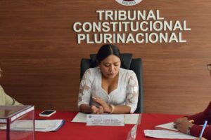 Lee más sobre el artículo 𝐄𝐥 𝐓𝐫𝐢𝐛𝐮𝐧𝐚𝐥 𝐂𝐨𝐧𝐬𝐭𝐢𝐭𝐮𝐜𝐢𝐨𝐧𝐚𝐥 𝐏𝐥𝐮𝐫𝐢𝐧𝐚𝐜𝐢𝐨𝐧𝐚𝐥 𝐢𝐦𝐩𝐮𝐥𝐬𝐚 𝐥𝐚 𝐜𝐞𝐥𝐞𝐫𝐢𝐝𝐚𝐝 𝐩𝐫𝐨𝐜𝐞𝐬𝐚𝐥 𝐜𝐨𝐧 𝐞𝐥 𝐬𝐨𝐫𝐭𝐞𝐨 𝐝𝐞 𝟒𝟓𝟎 𝐜𝐚𝐮𝐬𝐚𝐬 𝐜𝐨𝐧𝐬𝐭𝐢𝐭𝐮𝐜𝐢𝐨𝐧𝐚𝐥𝐞𝐬